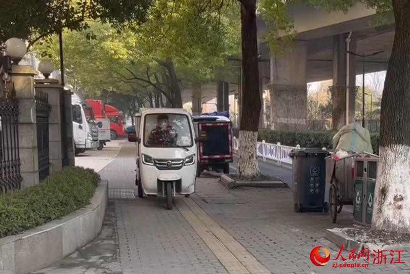 杭州：快递小哥的“新春第一单”(图3)