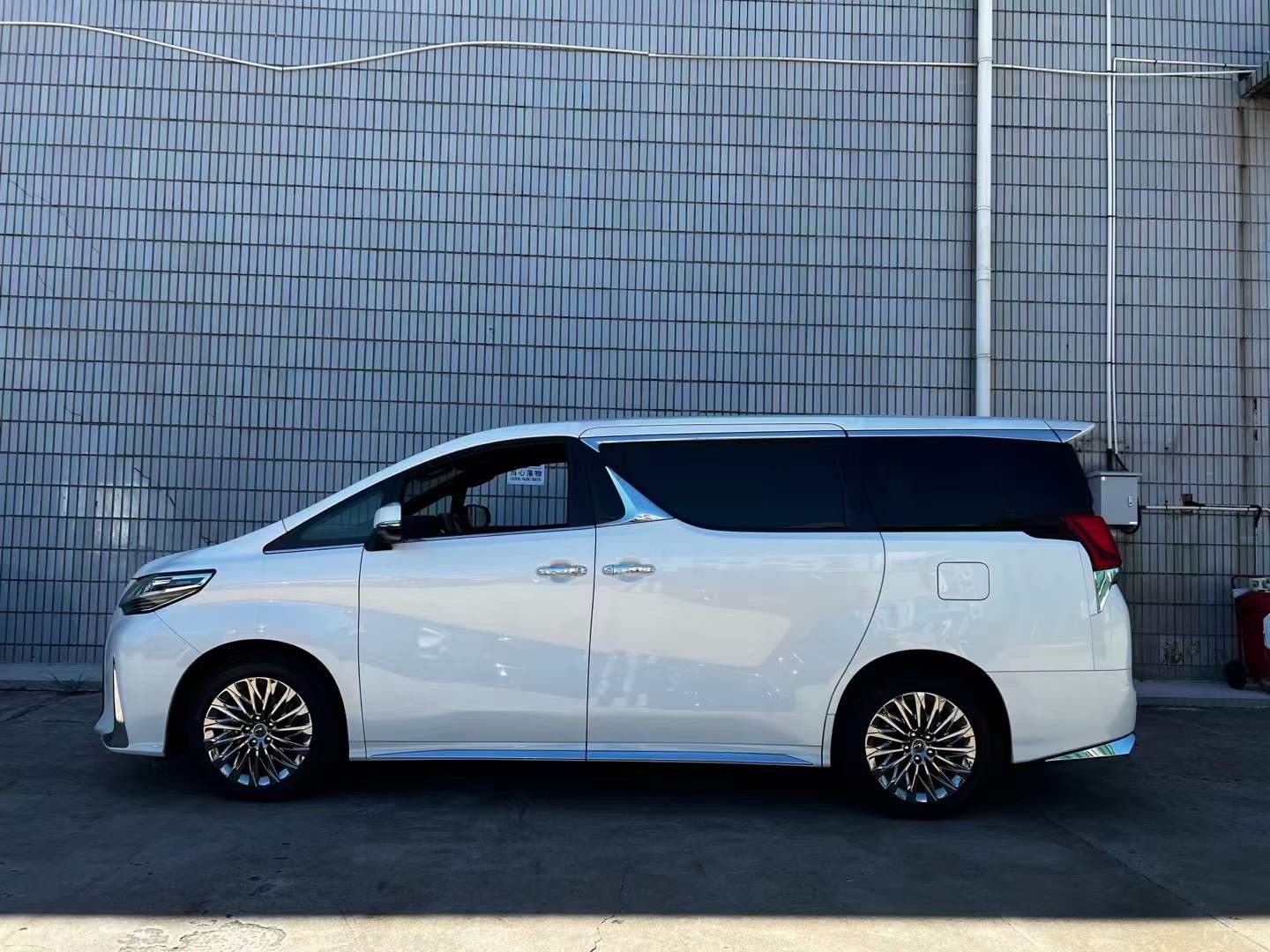 2023款雷克萨斯LM350商务35L汽油钜惠(图2)