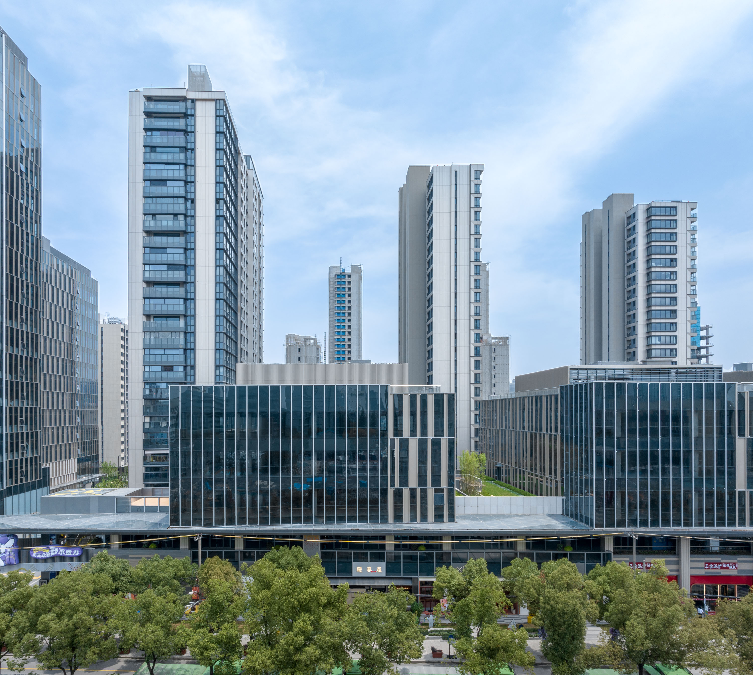 聚合城市空间功能赋能企业发展 新相微电子入驻鑫耀中心(图1)